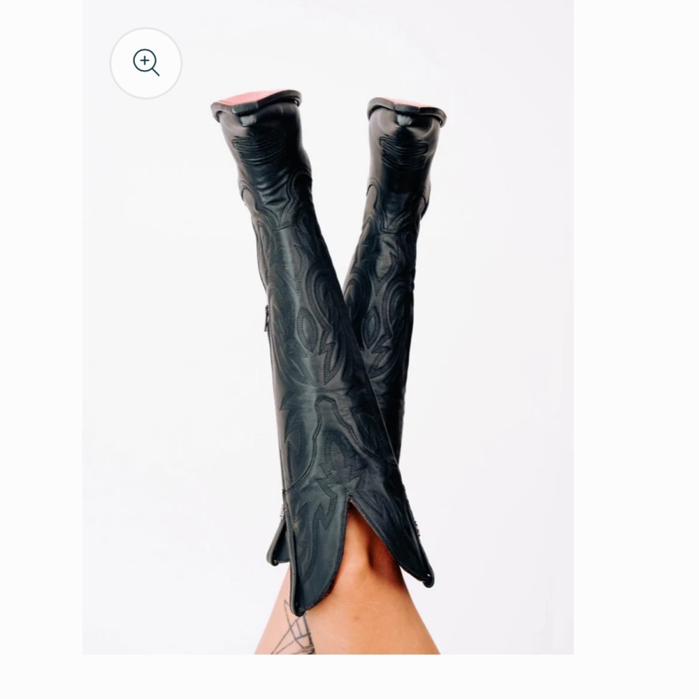 Black Snip-Toe
Western
Embroidery Half-Zip Knee High
Cowgirl Boots